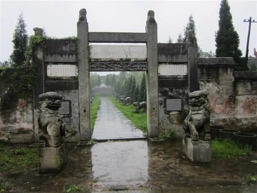 环筑围墙 显得庄严肃穆 省级文物保护单位 湖南安化陶澍故里