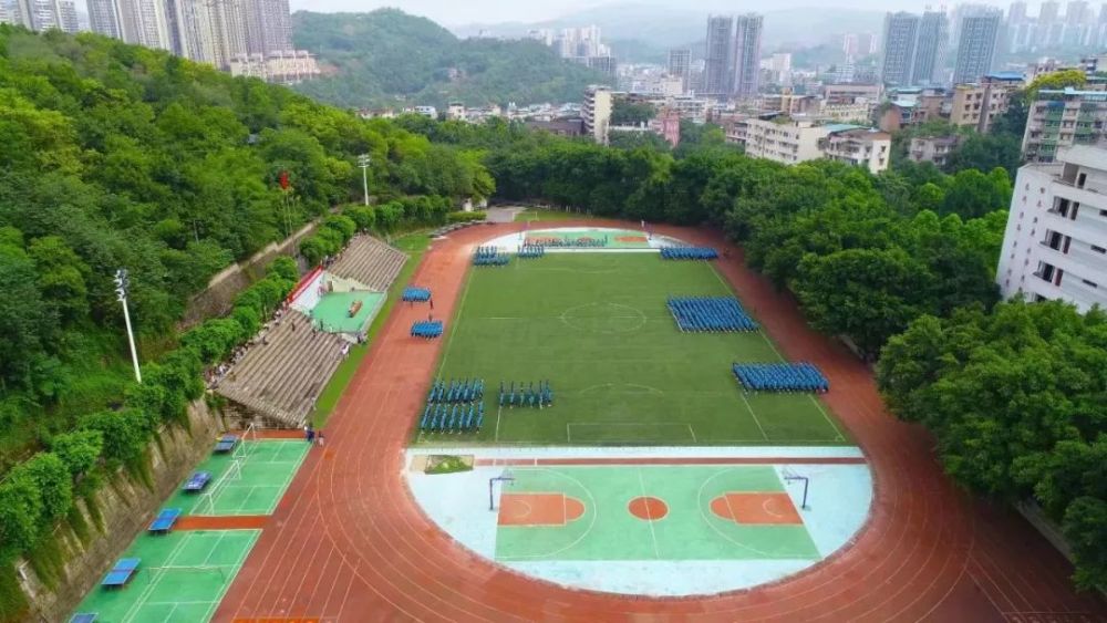 摄影:二月清晨 摄影:二月傍晚綦江中学此外,还有5所小学,初高中,职教