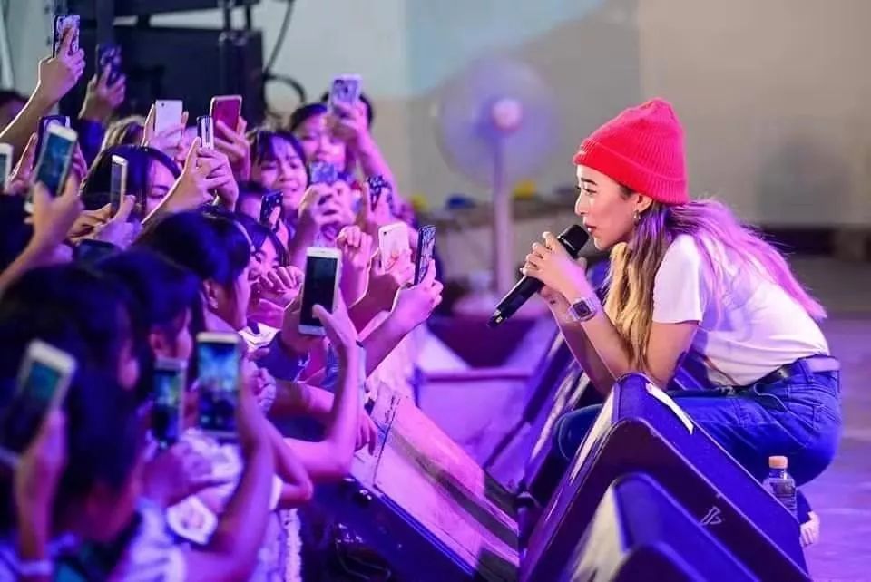 gena绑脏辫的好女孩