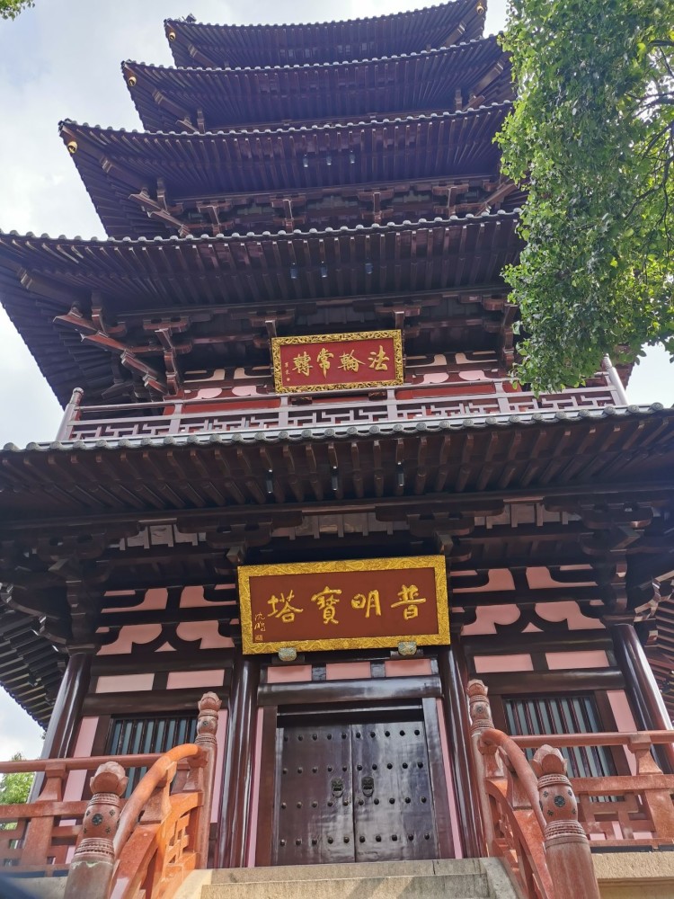 姑苏城外寒山寺 夜半钟声到客船 道尽了我对这座寺庙的向往