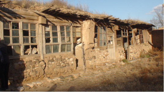 阳原县揣骨疃镇窑儿沟是个贫困村,村子不大,百十来口人.