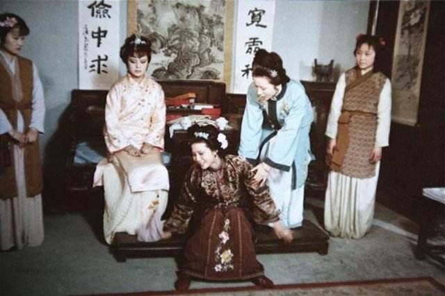 红楼梦|红楼梦：贾政和王夫人相敬如宾，为什么却常去赵姨娘房里？