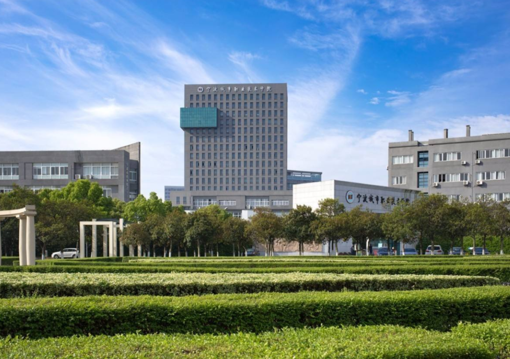 在校人数超20万,分校遍及全省,被称为"最牛大专"