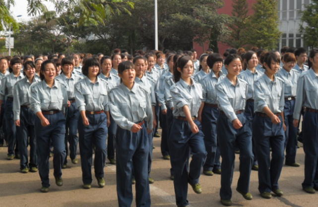 大学军训到来了 想逃避军训的你该看了 不然后悔的是你不是我