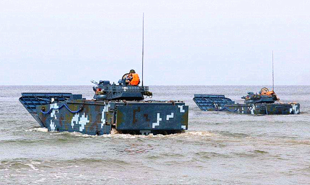 中国zbd05两栖战车让俄罗斯刮目相看水上时速45公里