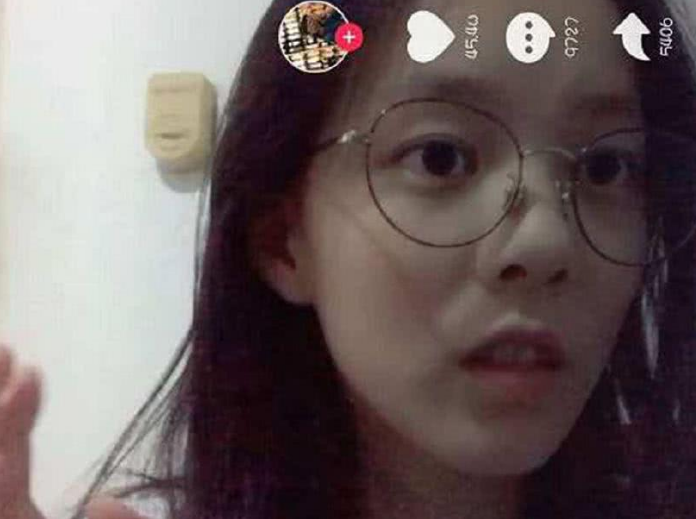 9岁女孩沉迷抖音,穿着打扮成熟,妈妈感觉不对劲,打开手机傻了