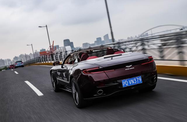 阿斯顿61马丁 db11 4.0t v8 volante