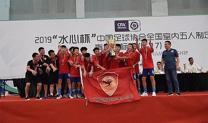 最佳守门员:郭尧(温州海豚二十一中足球队)