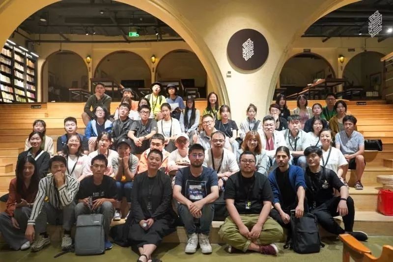 离秋导演汪崎拿龙标不容易文革内容全删