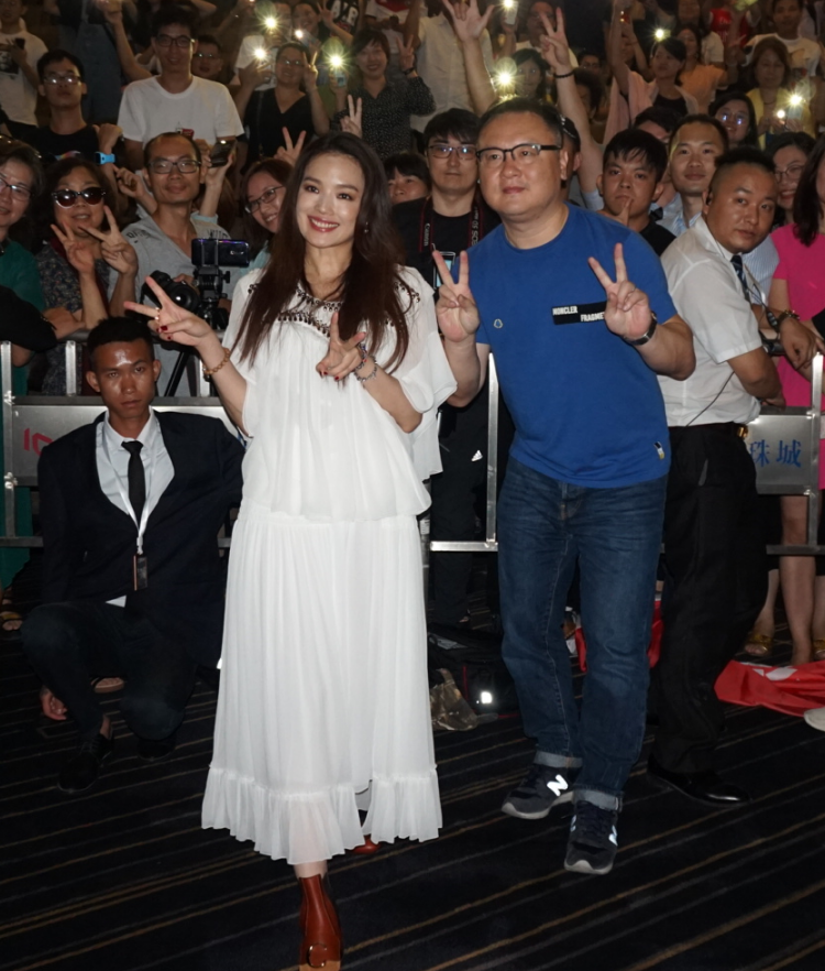 舒淇为《上海堡垒》宣传,未p图疑似脸上过敏,女神这次拼了?