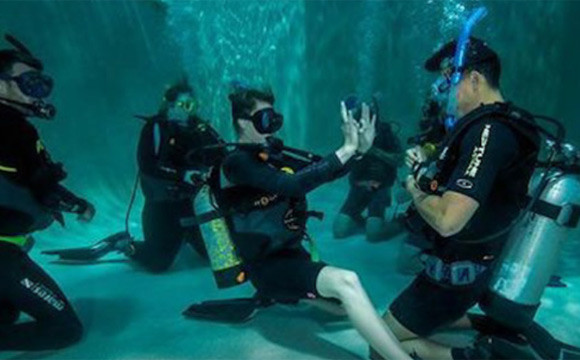 中国游客菲律宾海底15米被关氧气瓶 当事人陈述事发经过