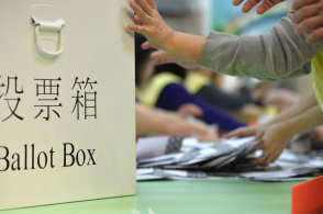事情正在起变化！内地港人纷纷返港 决心投票制乱