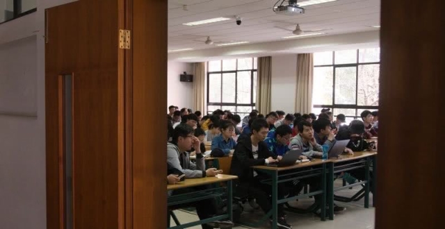 我旁听了半年大学“水课”，终于明白师生的苦衷_腾讯新闻