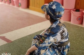 一位军嫂眼中的军娃：在部队大院长大的她，仿佛就是一名小战士