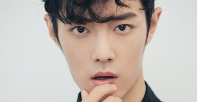 肖战酷炫写真,杂乱的卷发,尽显男人味!