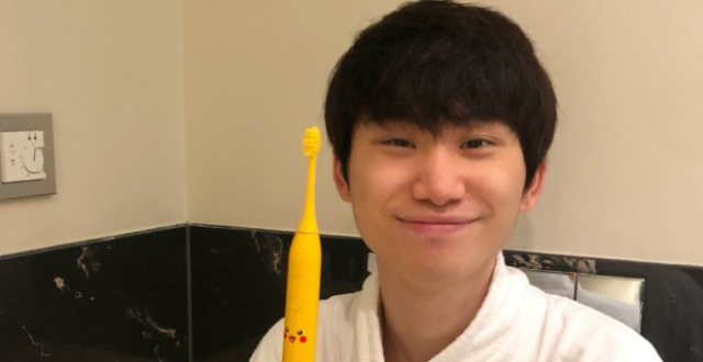 doinb打韩服白金局,用拼音和4个队友互动,没有路人认识硬币哥!