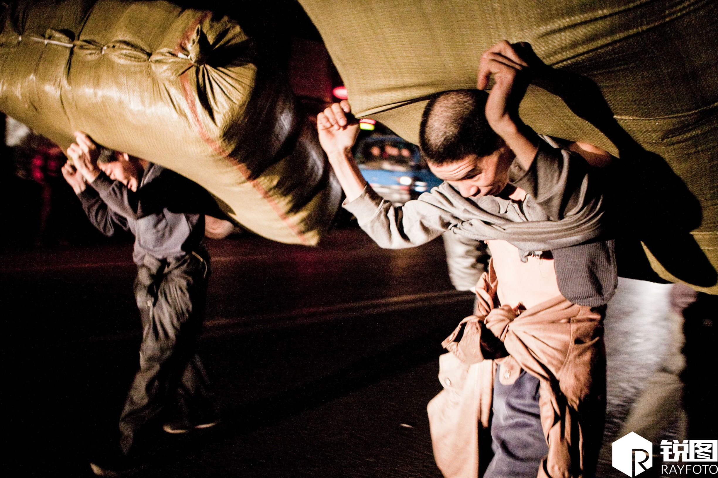 重庆棒棒扛货扛出一套房