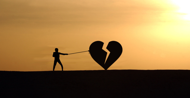 你为她用光了所有的爱,她却伤你到刻骨铭心,这一切都是谁的错?