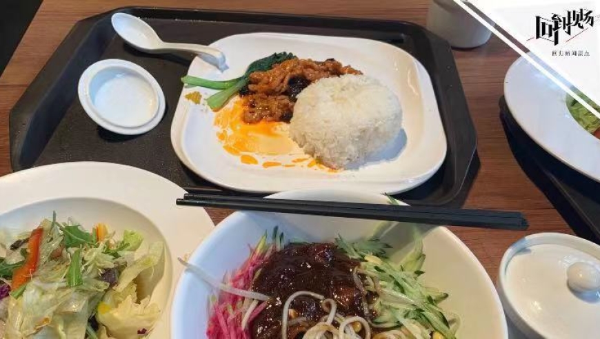 回到现场丨探访故宫角楼餐厅:6688元年夜饭变人均60元快餐