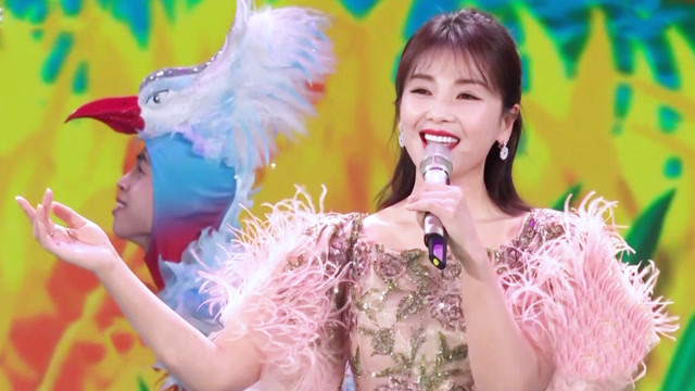 刘涛晒与张也今昔对比照,姿势相同地位变化,春晚再同台默契不减_腾讯