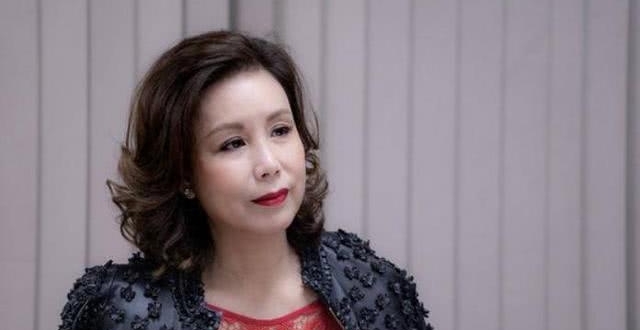 tvb小花喜迎32岁生日 大晒性感泳装照被赞e级导弹身材