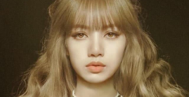 绝世神颜戴上王冠:lisa似二次元芭比娇娃,戴安娜王妃有多惊艳!