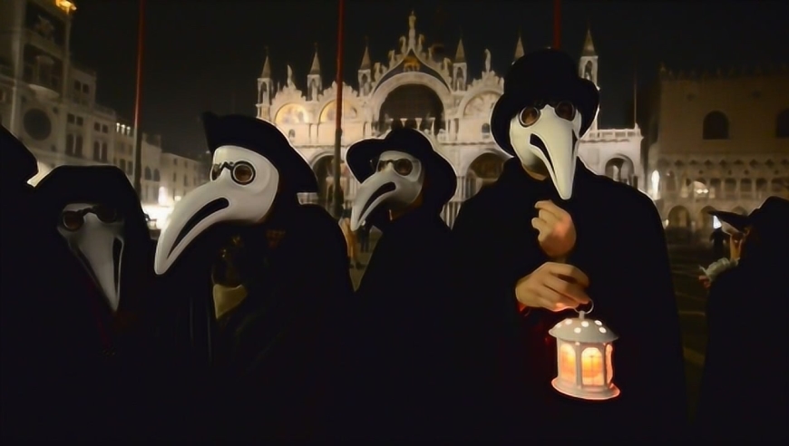 意大利威尼斯狂欢节 人群戴恐怖鸟嘴面具扮黑死病时期"瘟疫医生"