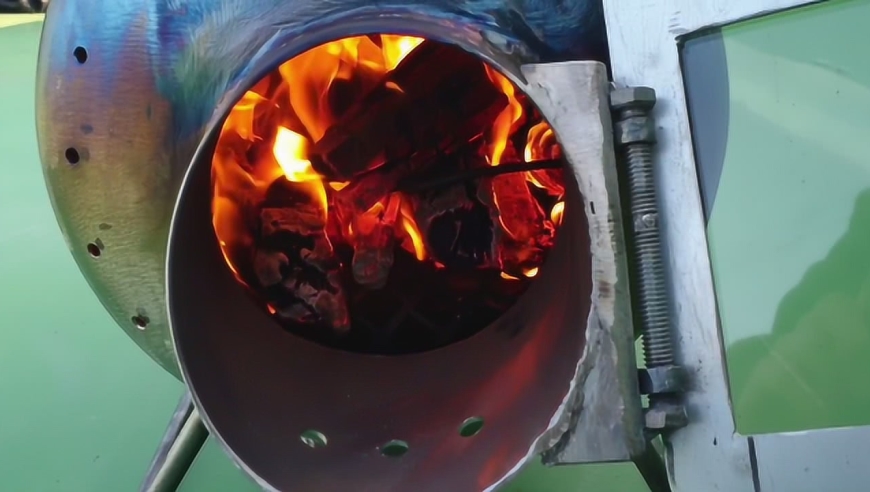 韩国小伙用罐子改造的火箭炉,还能用来煮饭,真是单身的好工具