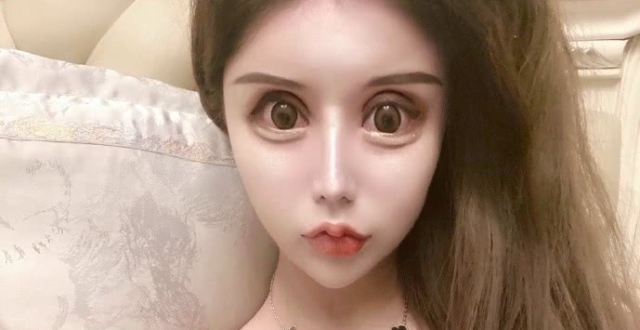 喜欢芭比娃娃16岁少女多次整容,网友表示:这个是什么梗