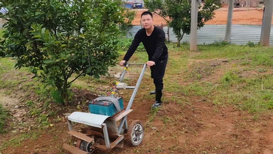 大學生宅在家中變廢為寶 自制電動除草鬆土機