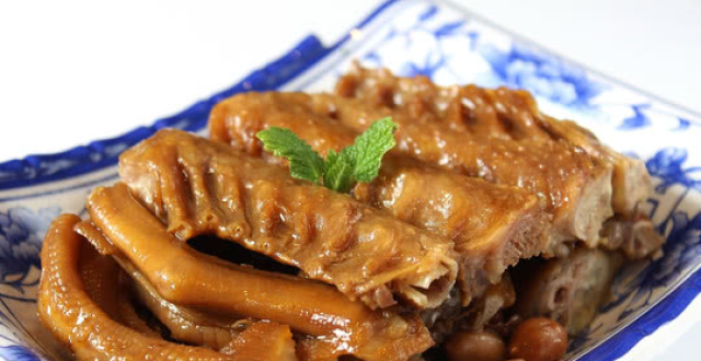 教你在家做卤水鹅掌翼,好吃到骨头也不放过