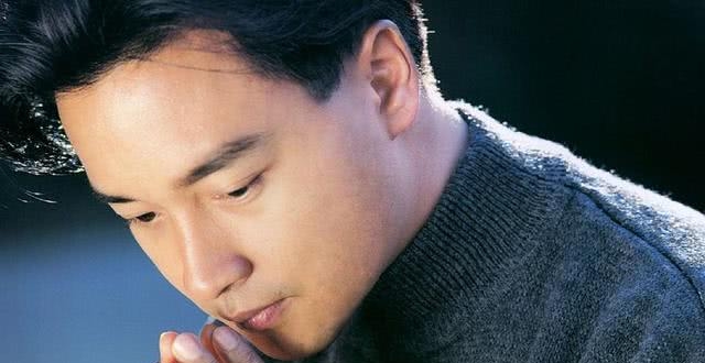 公交司机撞脸张国荣,网友:长得一模一样