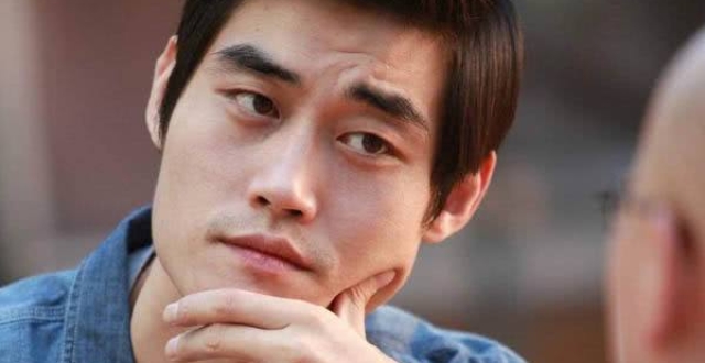 喜剧谐星变为成肌肉猛男"张本煜"导演:他值得比现在红10倍,这才叫演员