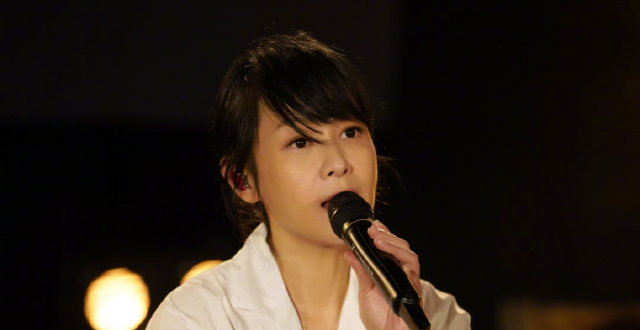 刘若英直播开演唱会,2小时唱完14首歌曲,看呆路人听哭观众!