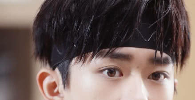 男明星比较会长痣,白敬亭的泪痣,肖战的唇下痣,看到胡一天:果然非同