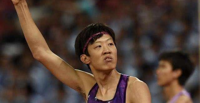 重磅！张国伟签约新的体育品牌，他是破27年室内纪录的跳高狂人_腾讯新闻
