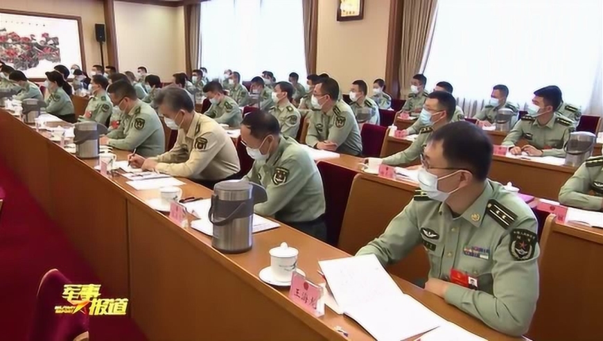 军营两会直通车 解放军和武警部队代表团坚决拥护党中央重大决策