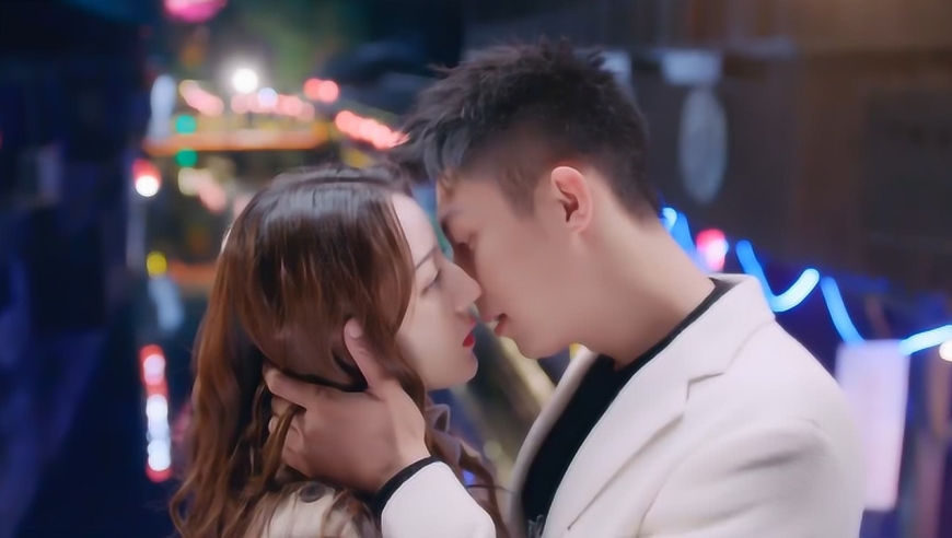 《幸福触手可及》宋凛周放初吻太甜了 霍辰东惨变炮灰