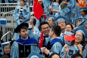 美媒称美计划驱逐三千名中国研究生