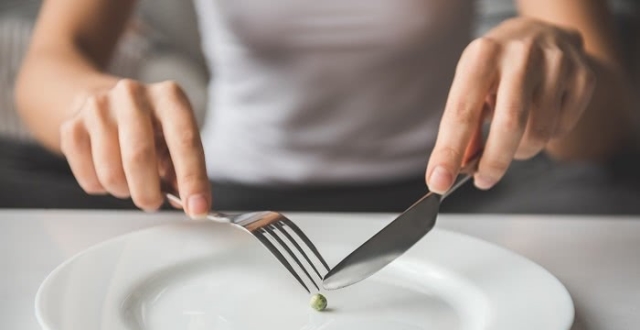 用牙刷催吐，美国的这些厌食症网站，不会告诉人们这种病有多么可怕！_腾讯新闻