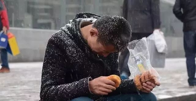 都说有家的男人很幸福,谁知养家的男人多辛苦?