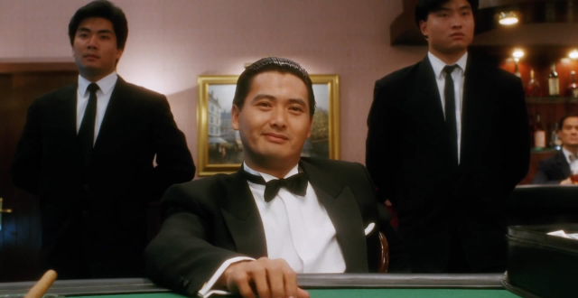 回顾周润发经典电影,发哥不愧为赌神,一开牌所有人眼前一亮