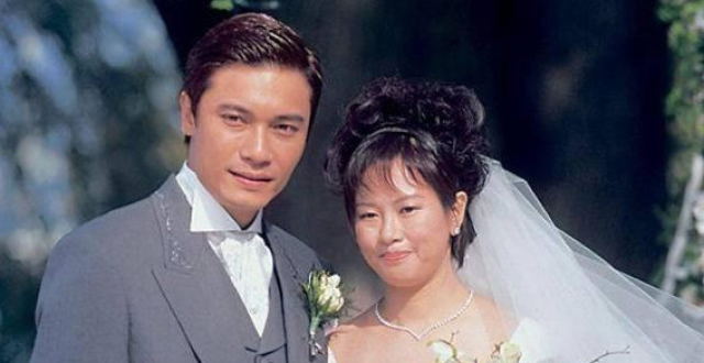 一手好牌打的稀巴烂,抛弃原配,靠前妻洗白,如今直播无人问津!