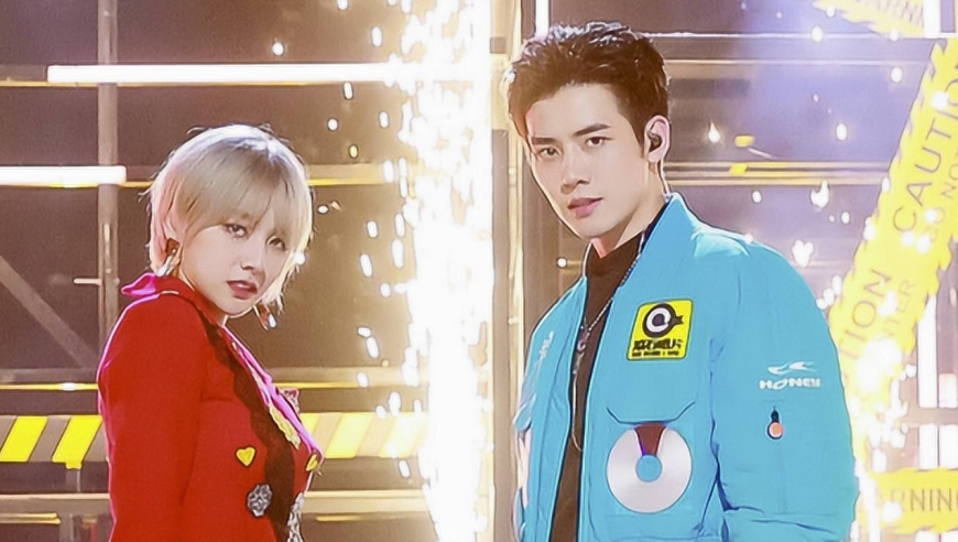 任豪赵粤摸脸杀,舞台太撩