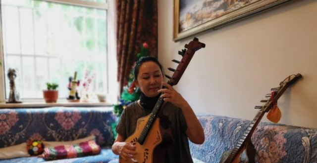 内蒙古音乐人改良“火不思” 助力蒙古族第一弹拨乐器走向世界_腾讯新闻