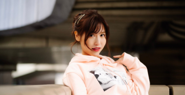 【第二波高清写真】可爱性感日本小桃子走上街头撒野!