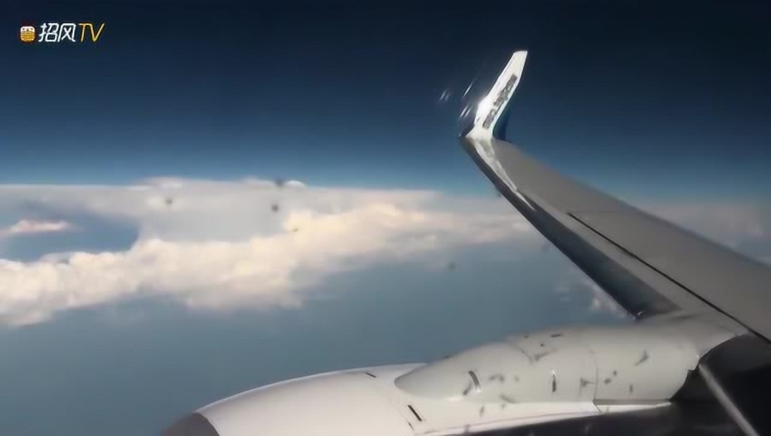 当波音787客机遇到强流时,才知道它的机翼韧性真的好!