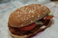 汉堡王用过期原料，海参泡敌敌畏，食品过了保质期还能吃吗？