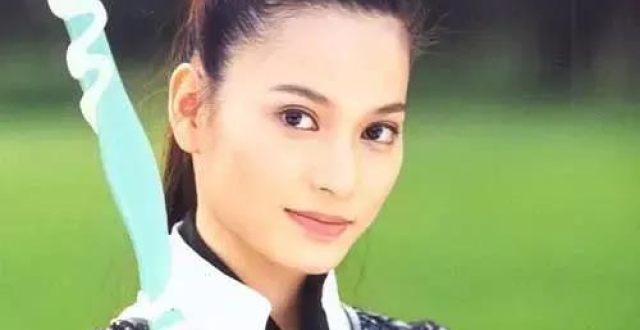 她是吴京前女友,因病决定终生不育,今49岁坚持照顾非亲非故的刘家辉