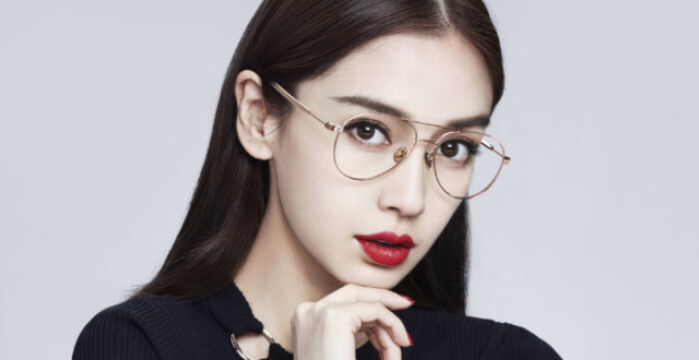 杨颖戴眼镜最新照片图片